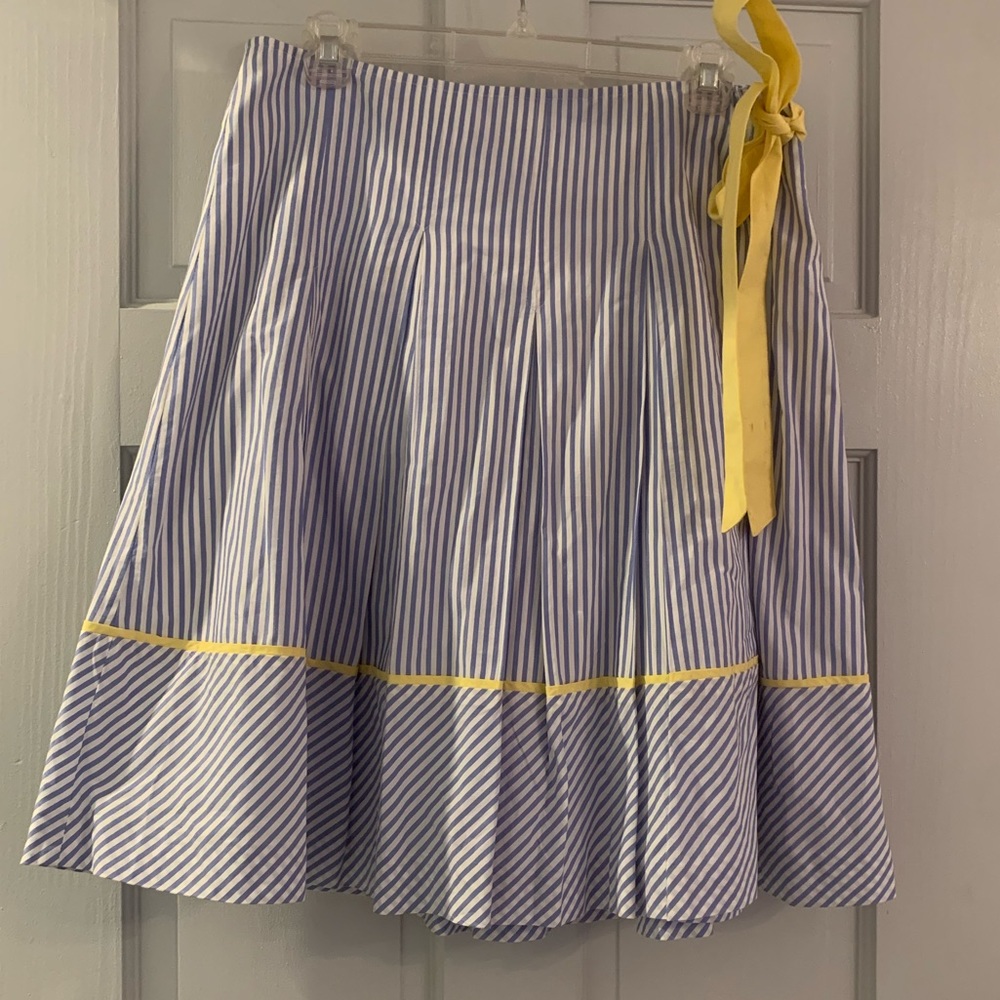 EUC lilly pullitzer blue and white striped skirt with yellow details